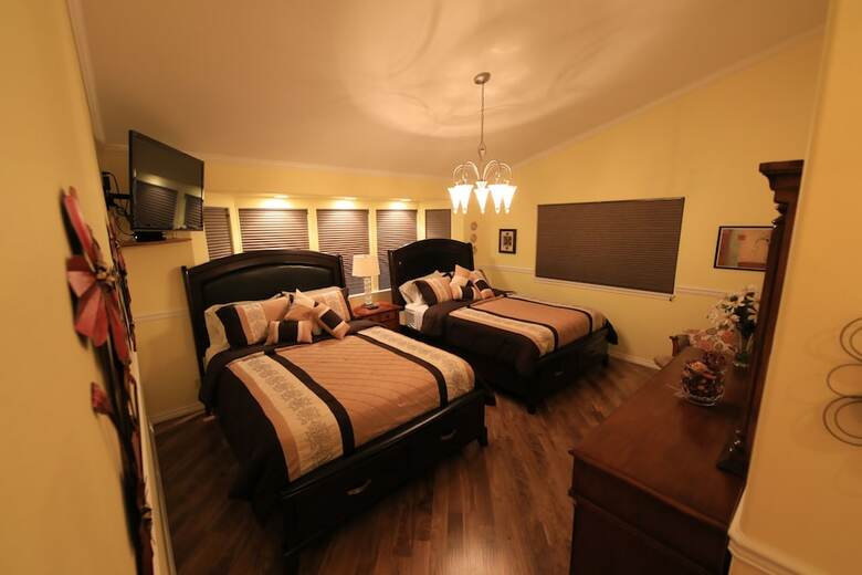 Bed & Breakfast Aurora Pioneer Manor
