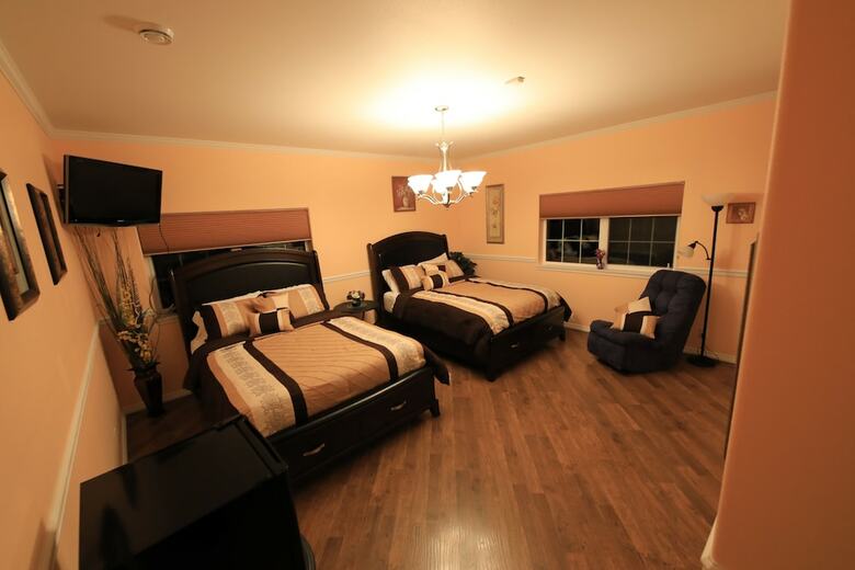 Bed & Breakfast Aurora Pioneer Manor