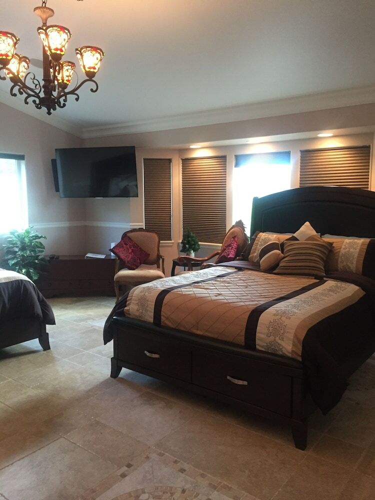 Bed & Breakfast Aurora Pioneer Manor