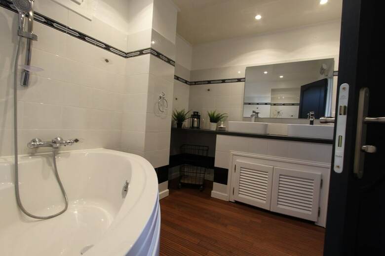 Apartement 120m With Garden In A Villa