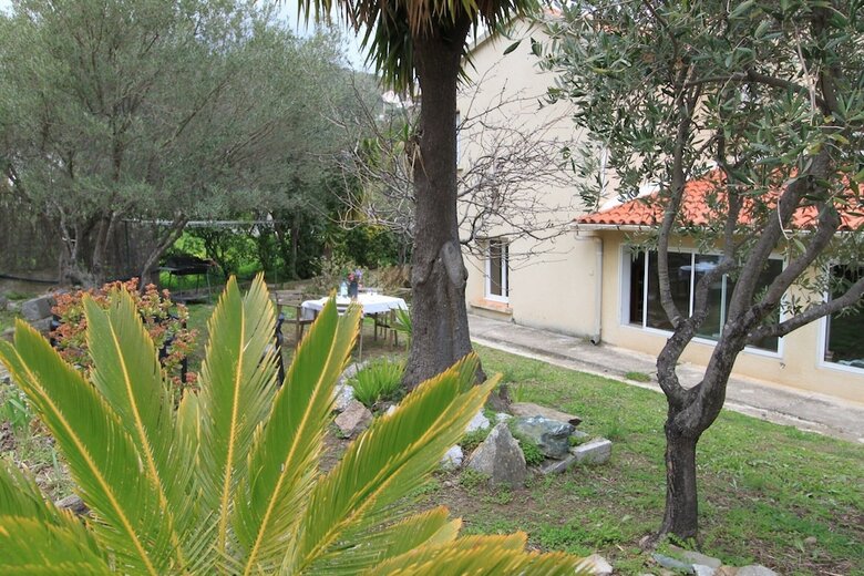 Apartement 120m With Garden In A Villa