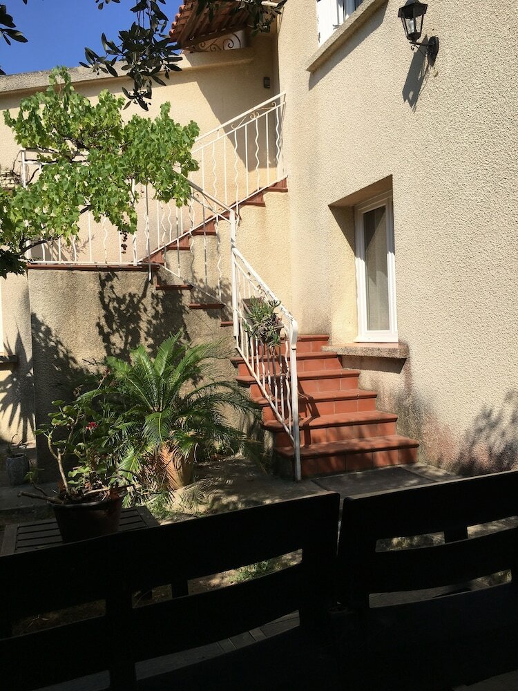 Apartement 120m With Garden In A Villa