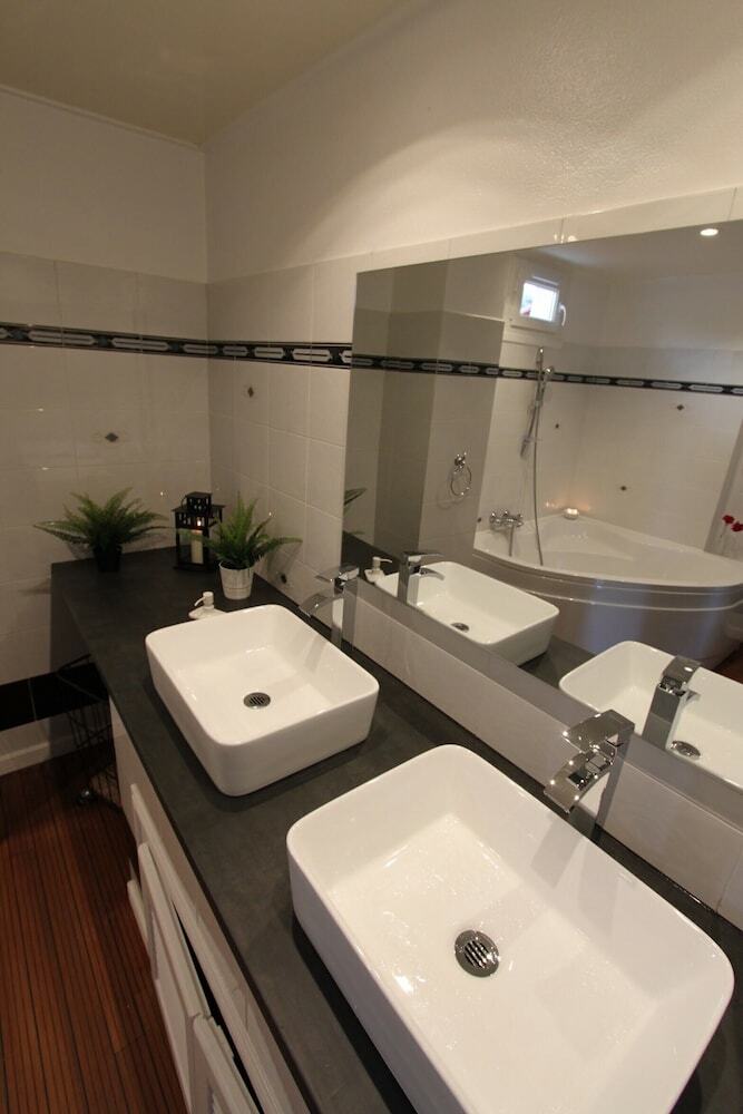 Apartement 120m With Garden In A Villa