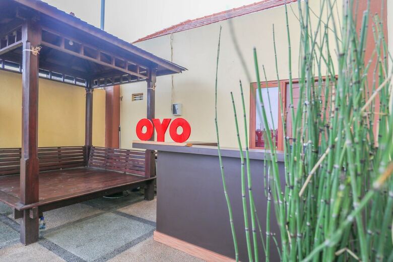 Hostal Oyo 2234 Dewi Uma House