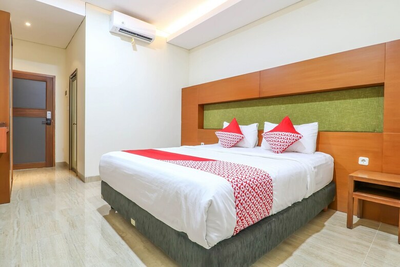 Hostal Oyo 2234 Dewi Uma House