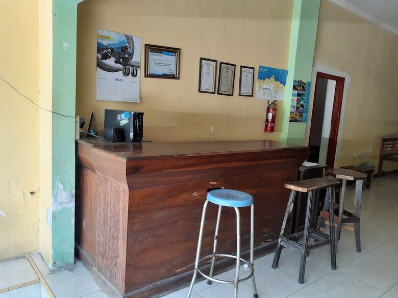 Hostal Spot On 2422 Hotel Moga Sari