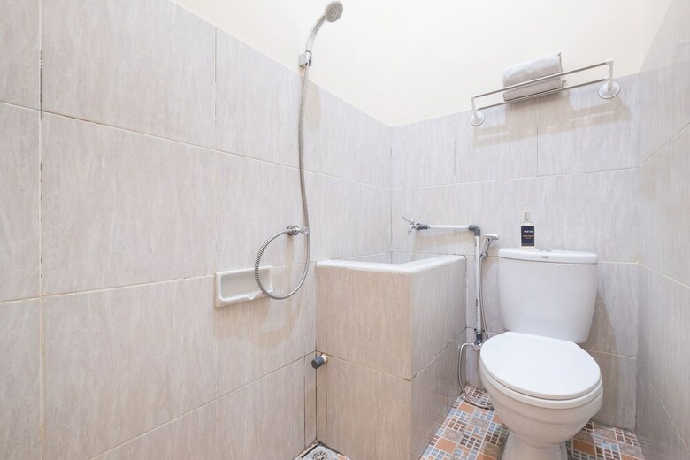 Hostal Spot On 2419 Rumah Nugraha Hotel Syariah