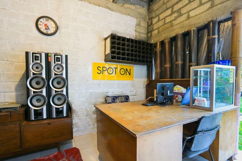 Hostal Spot On 2431 Azizah Homestay