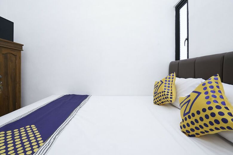 Hostal Spot On 2479 Berkah Residence Syariah