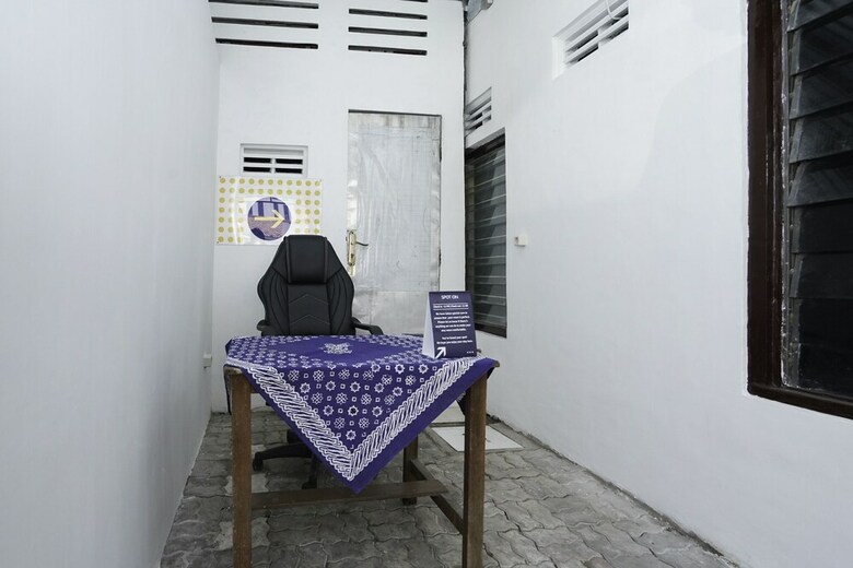Hostal Spot On 2479 Berkah Residence Syariah