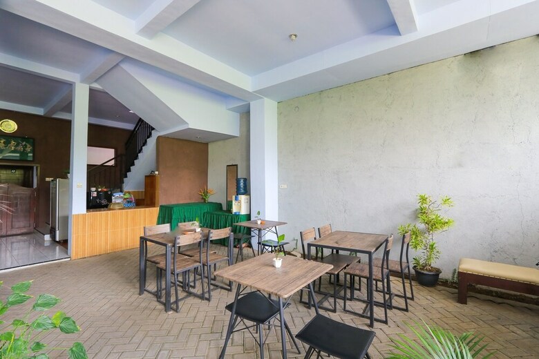 Hotel Oyo 2453 Artha Graha Vip