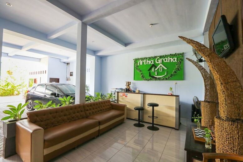Hotel Oyo 2453 Artha Graha Vip