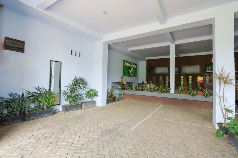 Hotel Oyo 2453 Artha Graha Vip