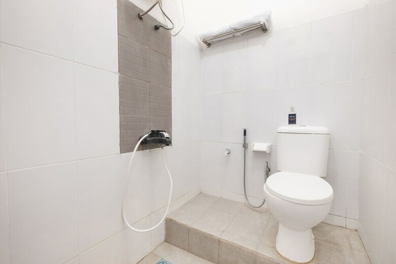 Hotel Spot On 2435 Roemah Hijaubiru