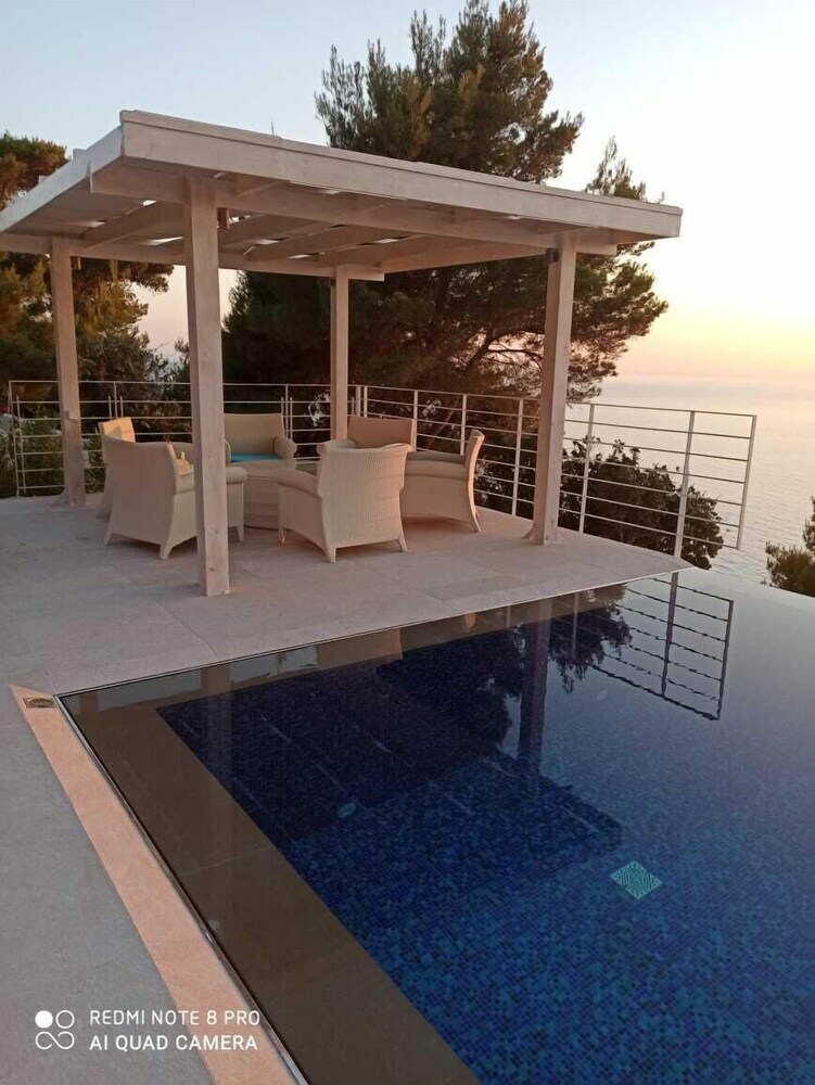Okeanos Luxury Villas - Resort & Hotel