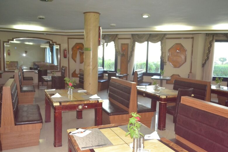 Green Desert Hotel