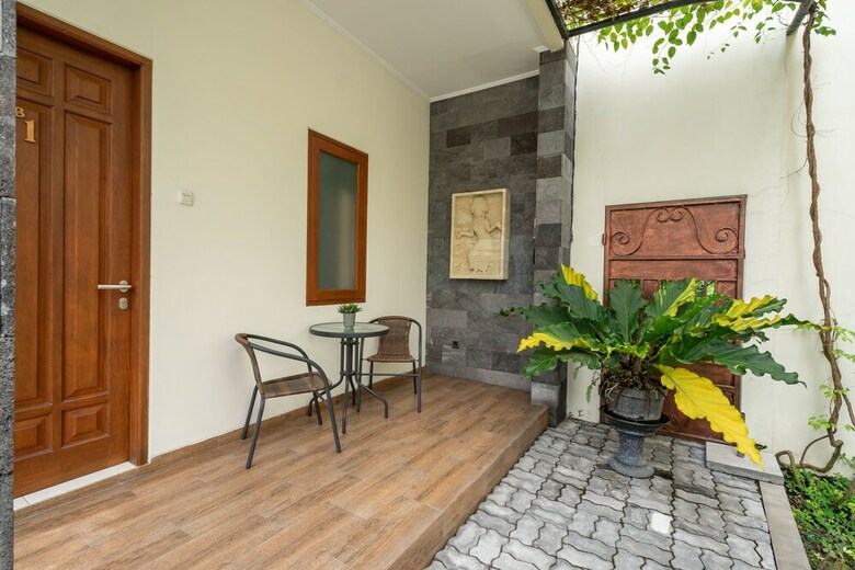 Hostal Oyo 2347 Griya Patran