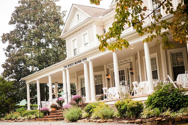 Hotel Burke Manor Inn & Pavilion
