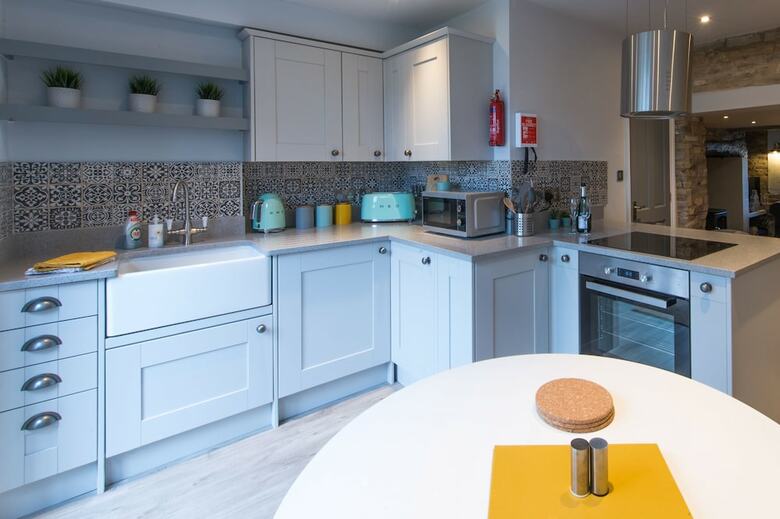 Cosy 2 Bedroom Cottage With Log-burner & Parking