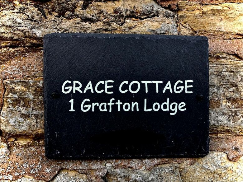 Cosy 2 Bedroom Cottage With Log-burner & Parking