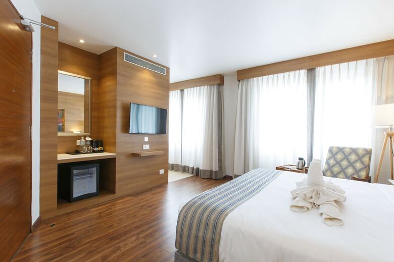 Hotel Ambassador By Ace Hotels