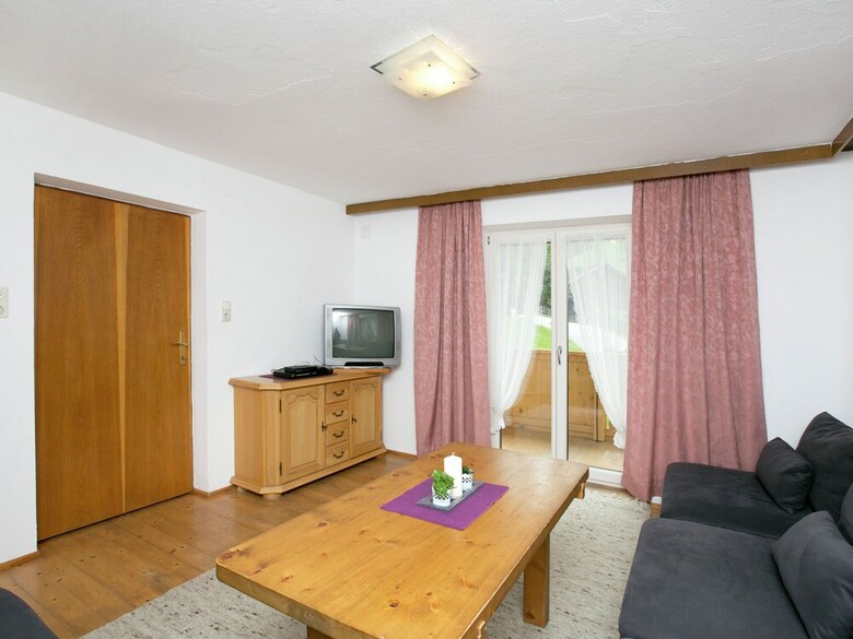 Beautiful Apartment Near Mountains In Gerlosberg
