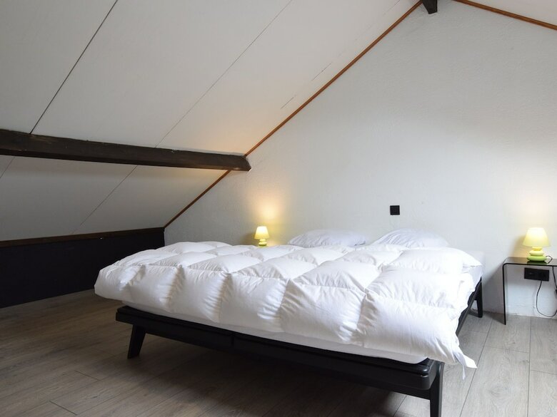 Spacious Holiday Home La Roche-en-ardenne With Pool