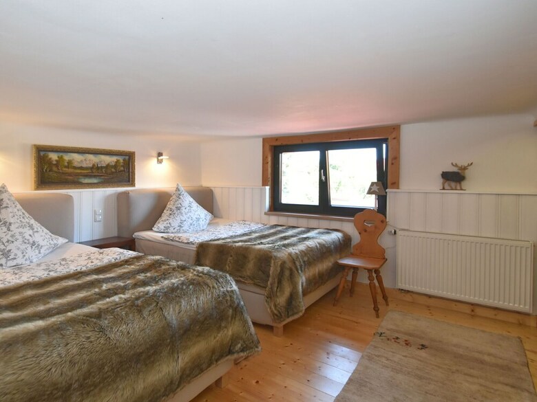 Vintage Hoilday Home In Leina With Pond