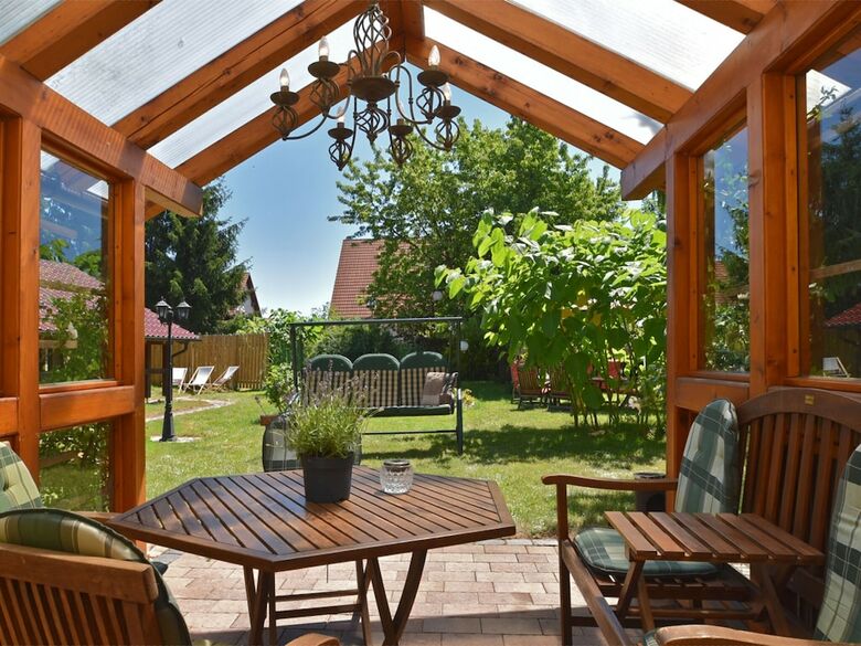 Vintage Hoilday Home In Leina With Pond
