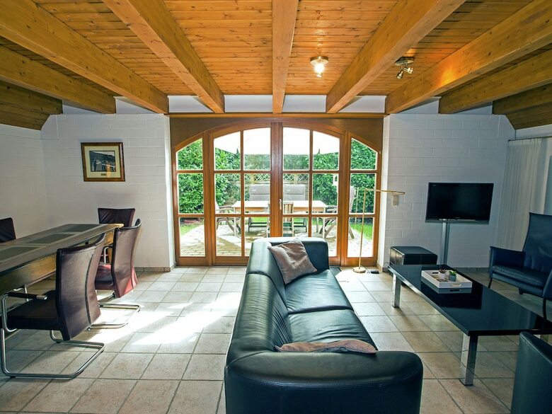 Exclusive Thatched Roof House In The Samtgemeinde Uelsen With Conservatory