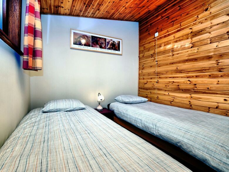 Beautiful Authentic Chalet With Spacious Garden, Covered Barbecue And Private Fish Pond