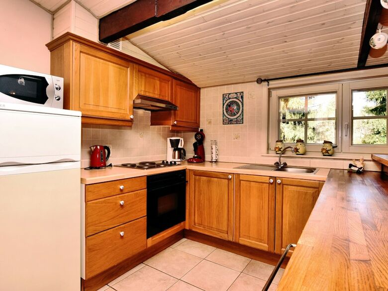 Beautiful Authentic Chalet With Spacious Garden, Covered Barbecue And Private Fish Pond