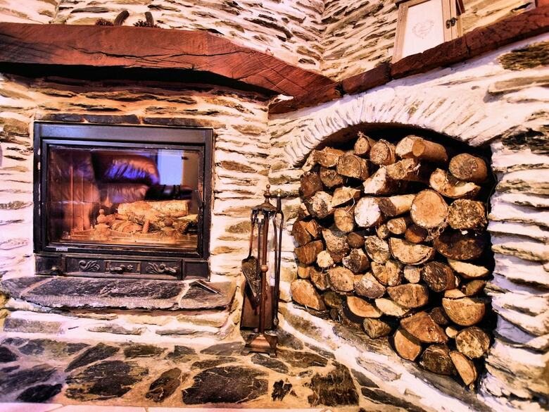 Beautiful Authentic Chalet With Spacious Garden, Covered Barbecue And Private Fish Pond