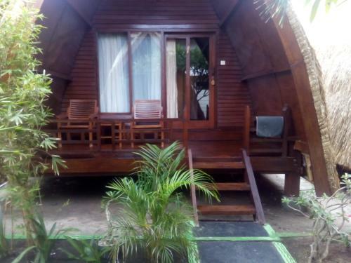 Coral Beach Pizza Cottages