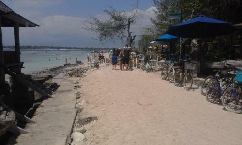 Coral Beach Pizza Cottages