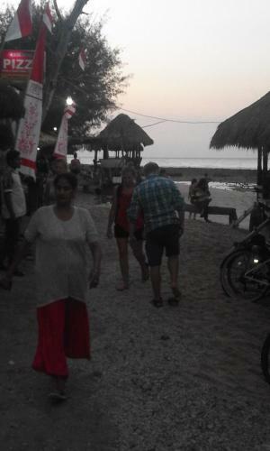 Coral Beach Pizza Cottages