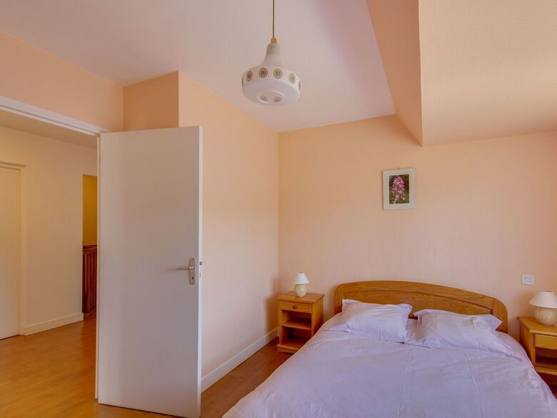 Spacious Holiday Home Near Forest In Auvergne