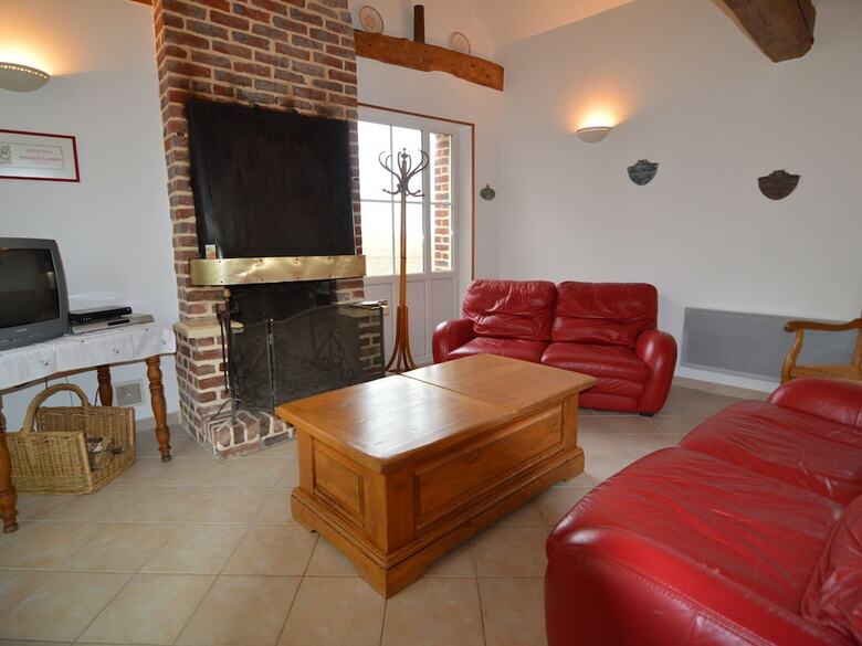 Lovely Holiday Home In Mouriez With Jacuzzi