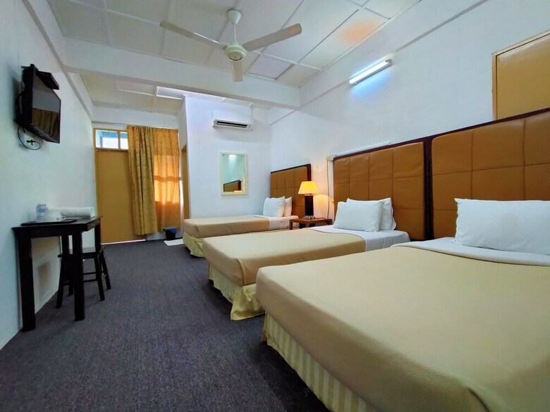 Oyo 89922 The Sarina Hotel & Cafe