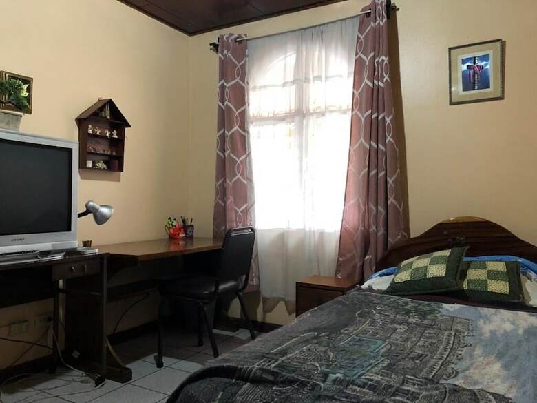 Hotel Mama Tica Guest House