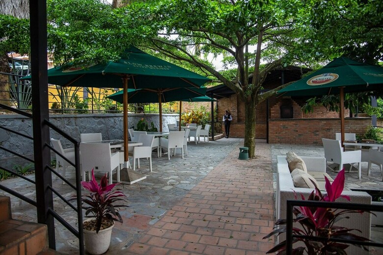 Hotel La Villa Cafe & Suites