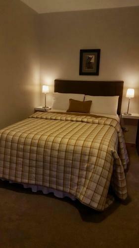 Hostal Cullinan's Seafood Restaurant & Guesthouse