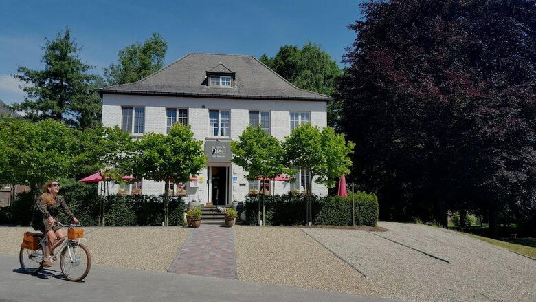Hotel Au Nom de Dieu