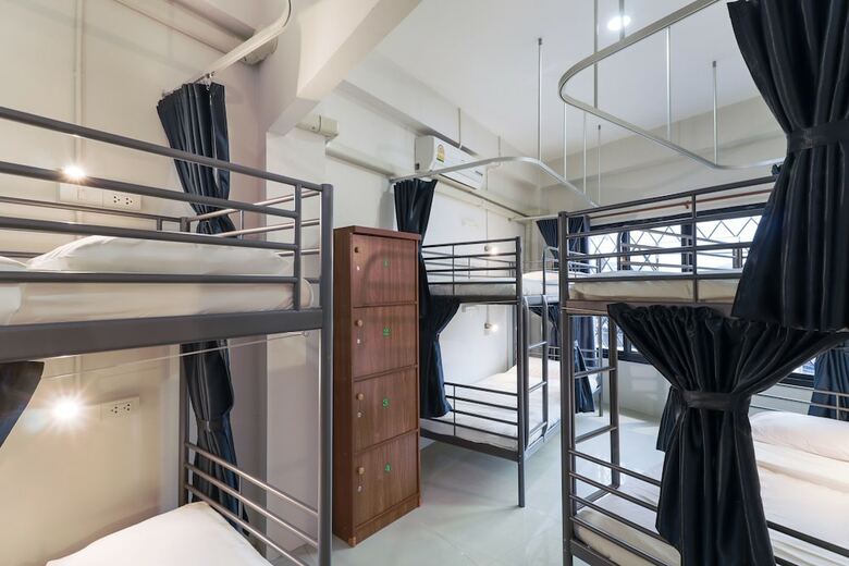 Hostal Oyo 724 Green Light Cafe&bed Hostel