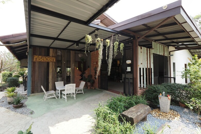 Hotel Oyo 733 T Resort