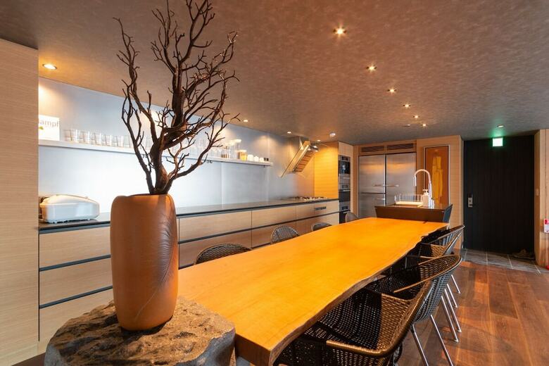 Hideaway On Escarpment By Hokkaido Tracks