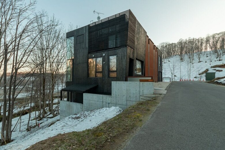Hideaway On Escarpment By Hokkaido Tracks
