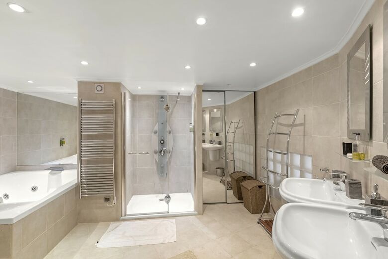 Cannes Mandelieu/theoule Border Lovely 6-bed Villa