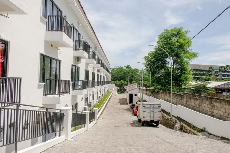 Hostal Oyo 1352 Jember Town Square Residence