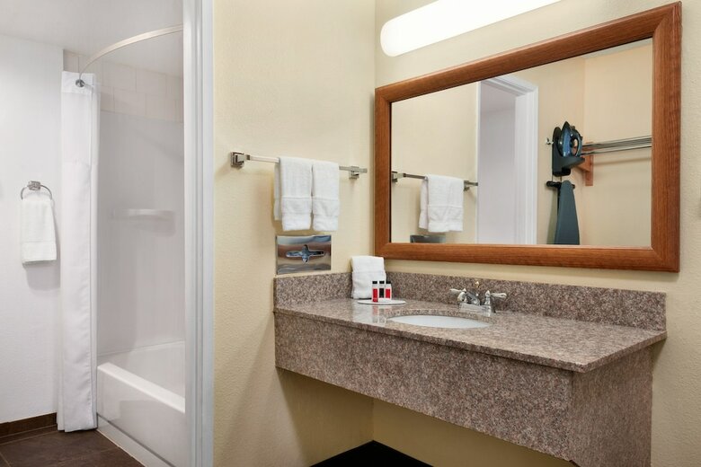Hotel Ramada By Wyndham Spokane Airport